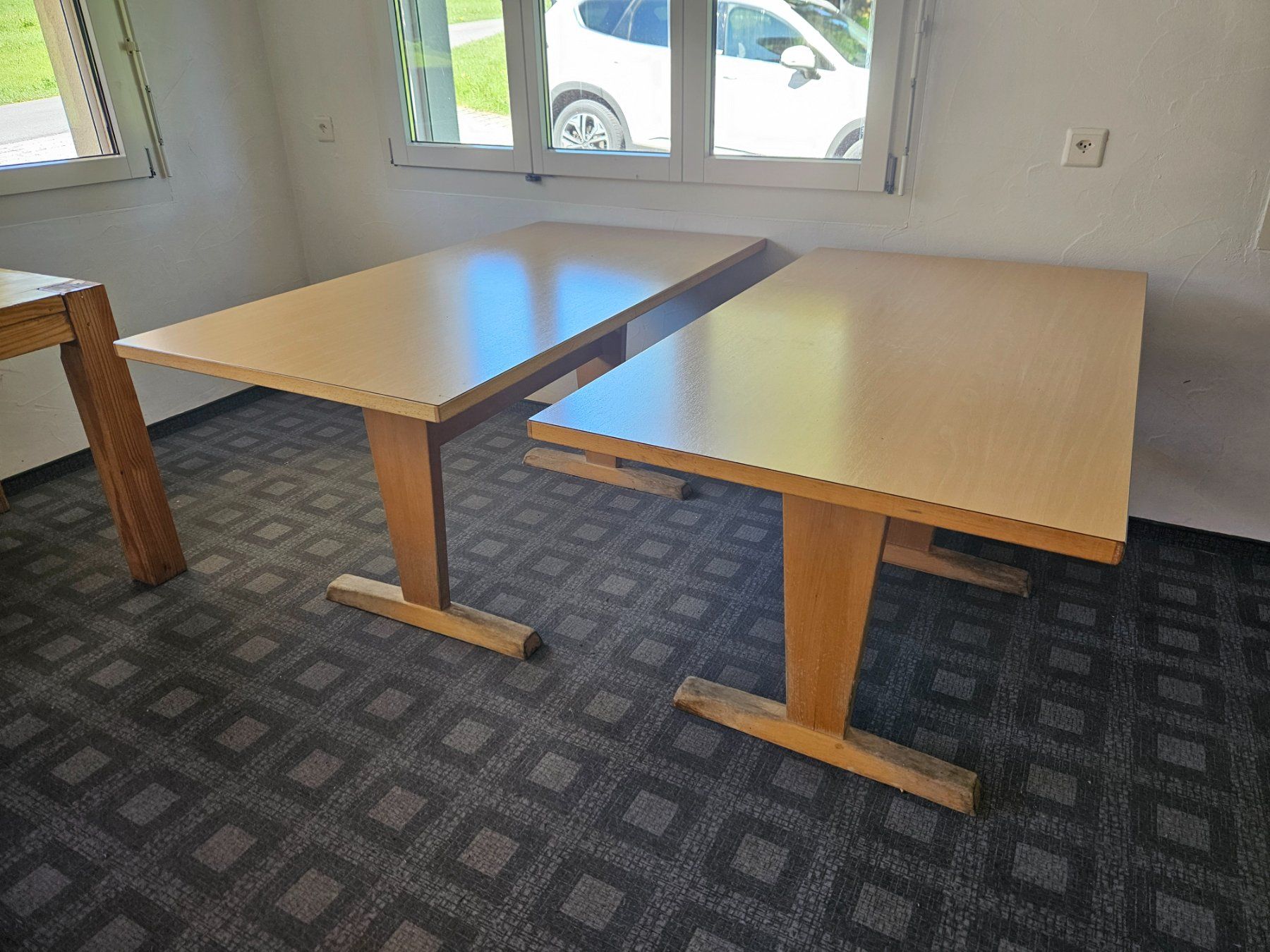 Tables: 2 robuste Holz-Arbeitstische / Dinertische – D'occasion à Rothenthurm par dpm182 1