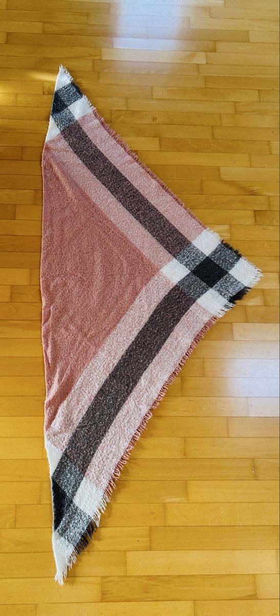 Foulard & Sciarpe: Echarpe pour l’hiver – Usato da Lausanne venduto da ValeMerky 2