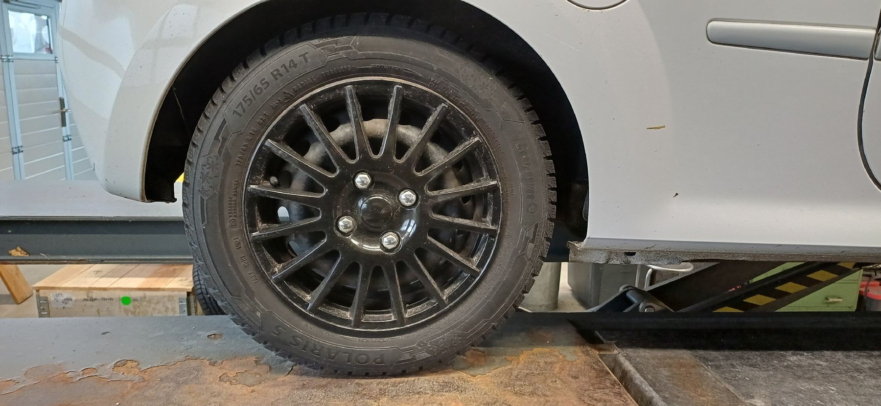 Pneumatici & Ruote complete: Winterräder Renault Twingo 2 – Usato da Fraubrunnen venduto da Rh3313bzh 1
