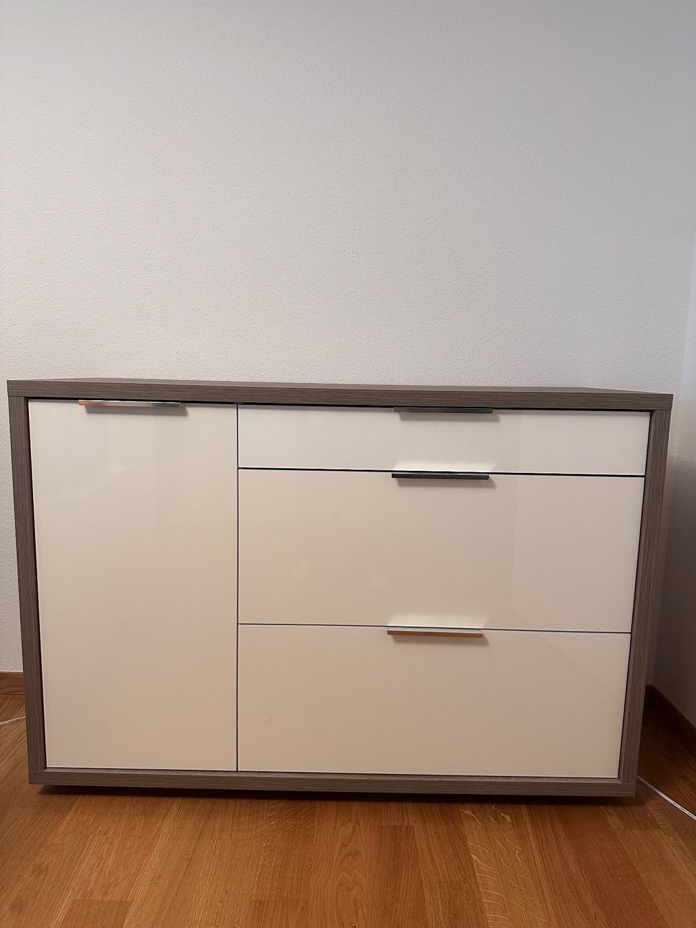 Cassettiere: Modernes Sideboard in Weiss & Holzoptik – Usato da Adliswil venduto da mic_jyg6