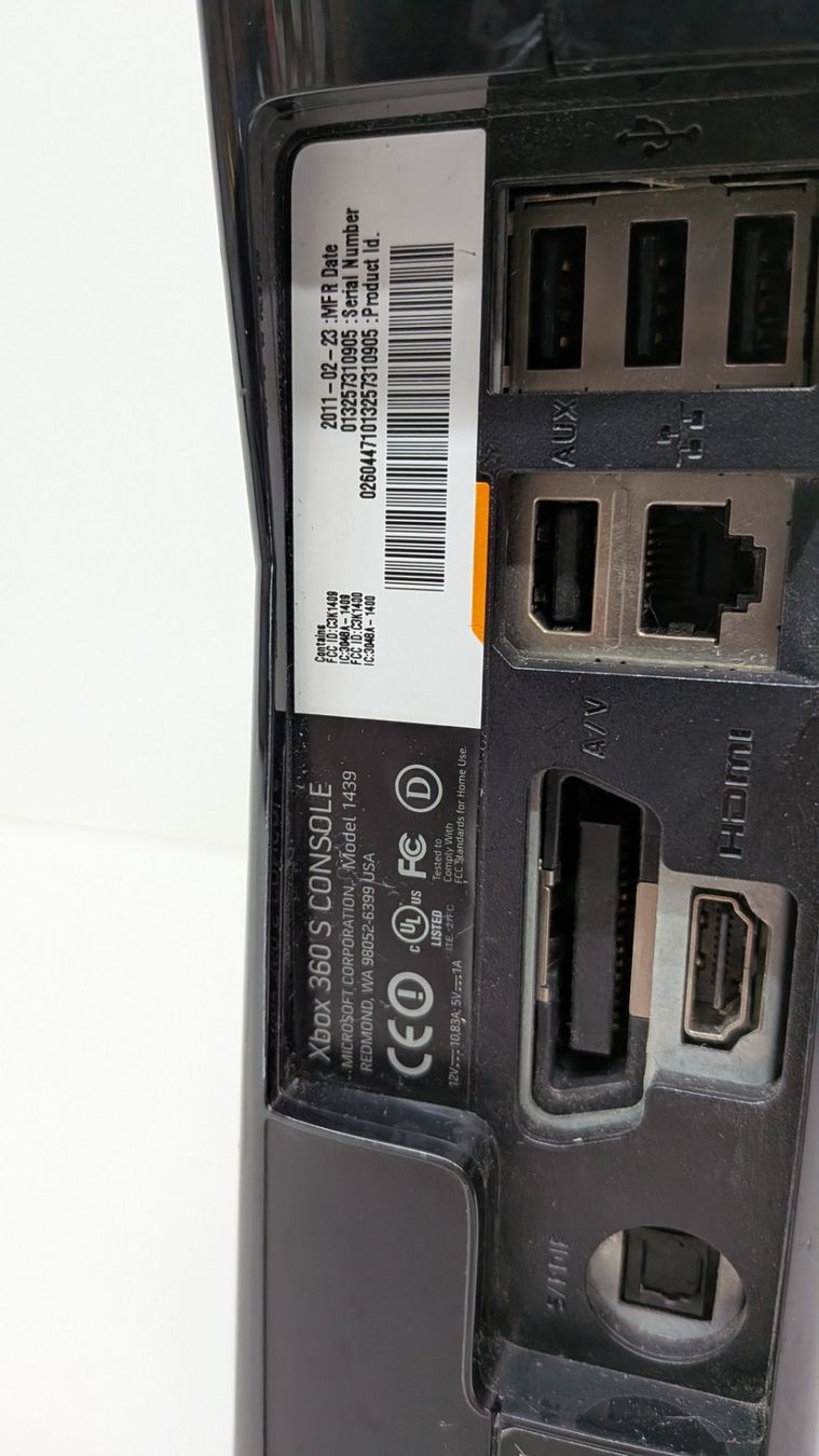 Microsoft Console: Microsoft Xbox 360 S Konsole, 250 GB – Usato da Menziken venduto da mame18 5