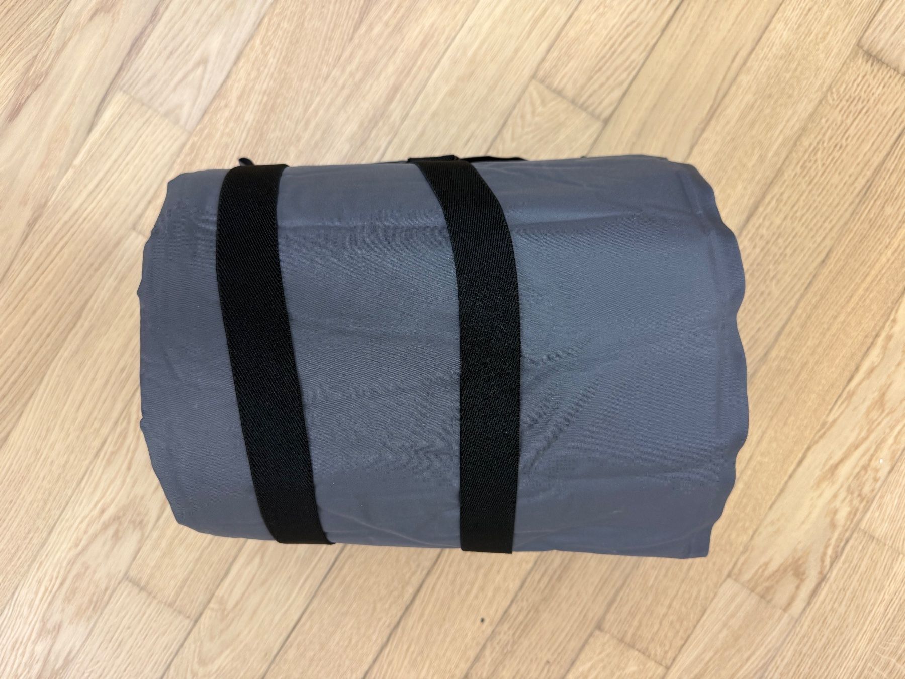 Materassi: Selbstaufblasende Campingmatte / Isomatte Grau – Usato da Hüttikon venduto da Mellie422 2