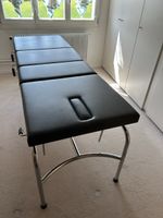 Massive, sehr stabile Massageliege. Lederbezug
