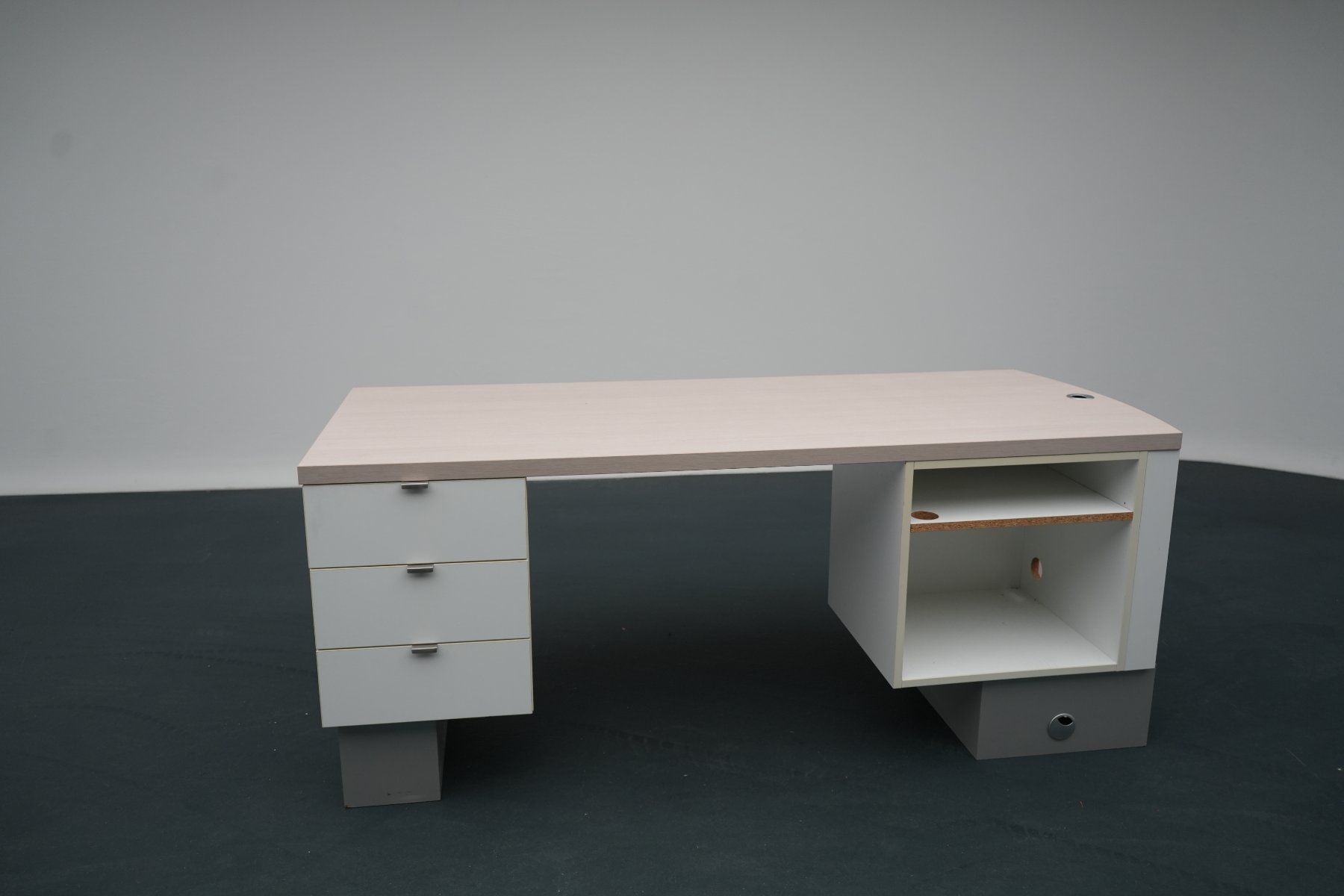 Bureaux: Schreibtisch mit Schubladen – D'occasion à Safenwil par EFAGSafenwil5745