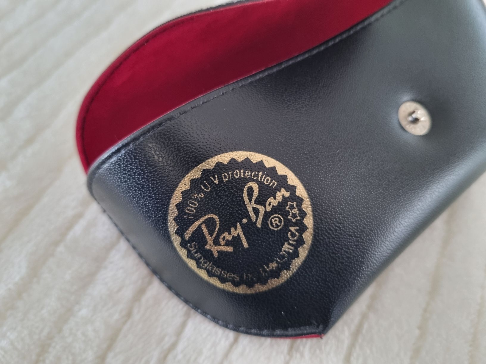 Altro in  Abbigliamento & Accessori: Ray-Ban Lederetui mit Reinigungstuch – Nuovo (secondo la descrizione) da Windisch venduto da Firstspace