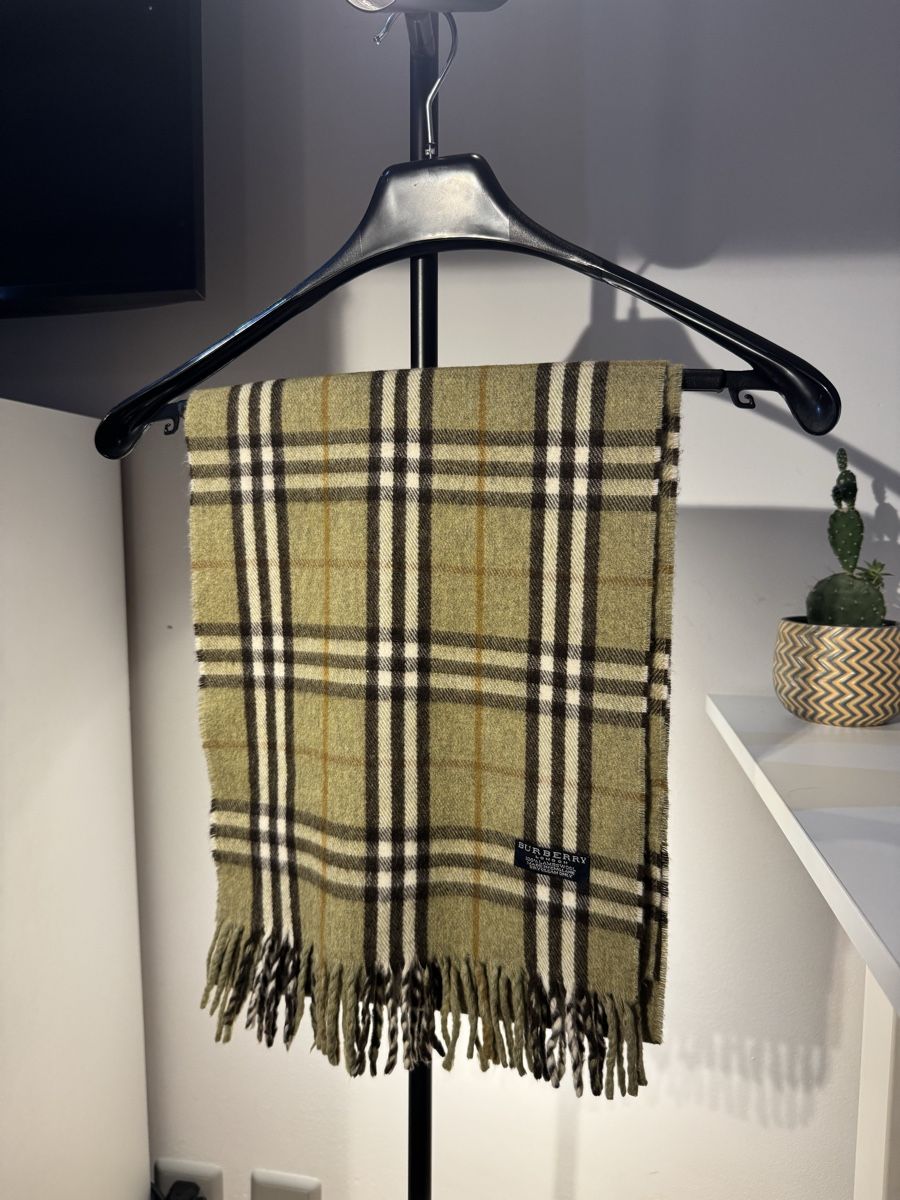 Burberry Foulards, Tücher & Schals: Écharpe Burberry originale – Gebraucht aus St-Maurice von Nikitas_P