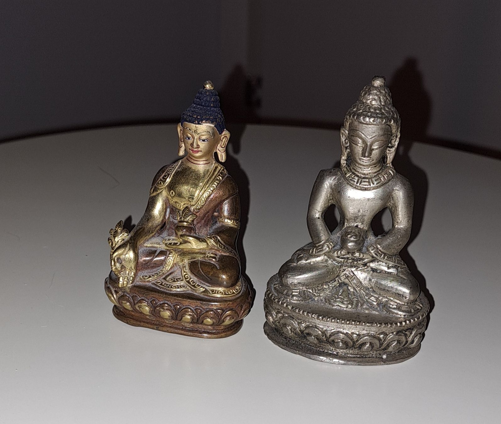Statuette: 2 Buddha Figuren – Usato da Richterswil venduto da Viorella