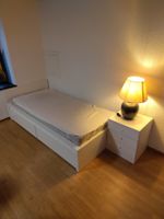 Bettgestell weiss mit 2 Schubladen + Nachttisch 