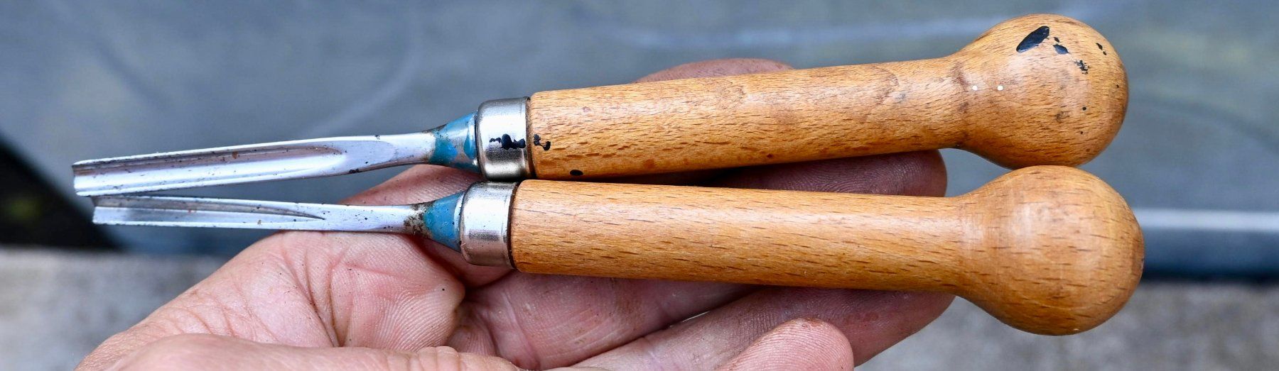 Tutti gli attrezzi: 2 VINTAGE Hohlmeissel klein – Usato da Pfaffhausen venduto da mono_rec