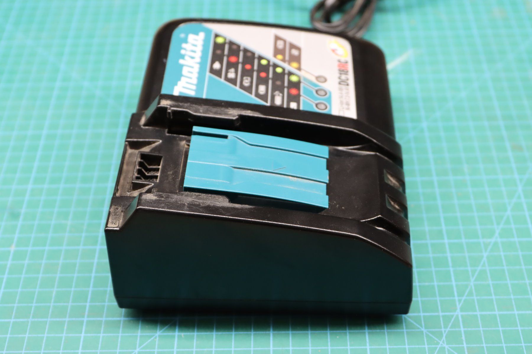 Makita Akkus & Batterien: Makita Ladegerät DC18RC – Gebraucht aus Emmetten von Super008 4