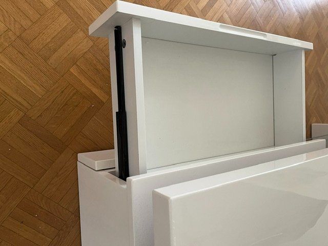 Mobili TV: TV Möbel mit Glastablar – Usato da Zürich venduto da Wookiee 3