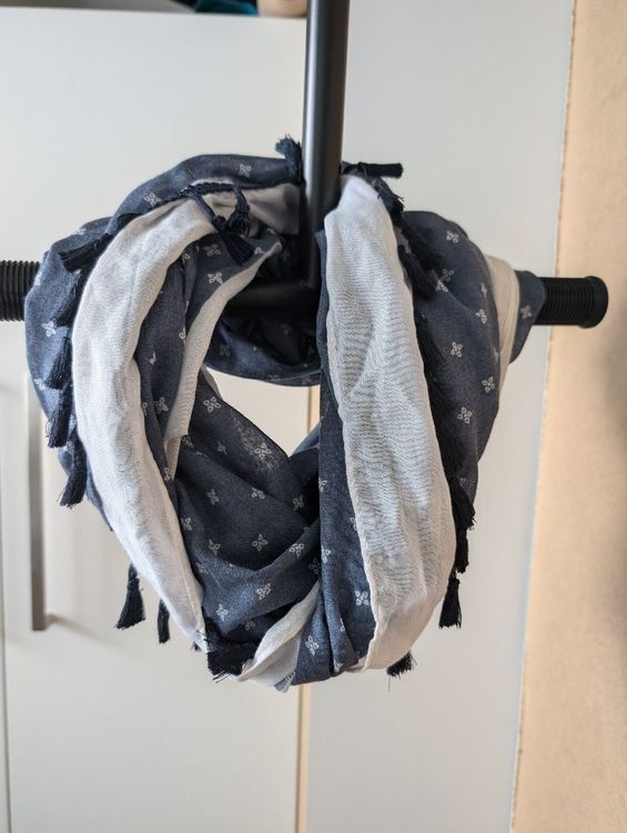 Foulards, Tücher & Schals: Ein Schlauchtuch – Gebraucht aus Zürich von Mousie