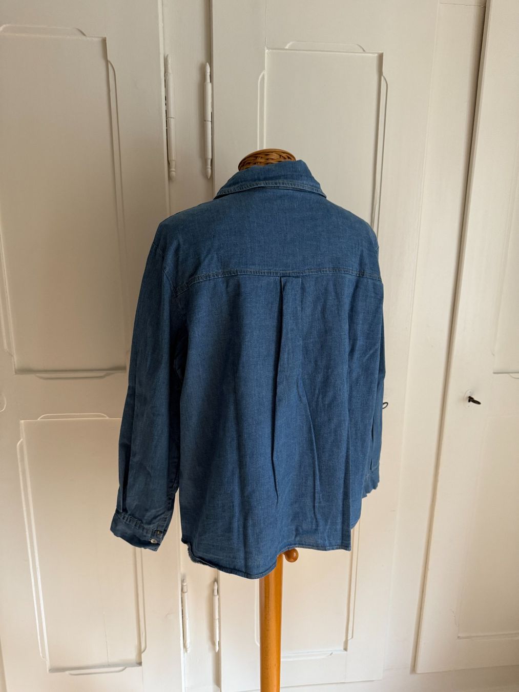 Chemisiers: Jeansbluse blau locker M – D'occasion à Zürich par Diazaio 2