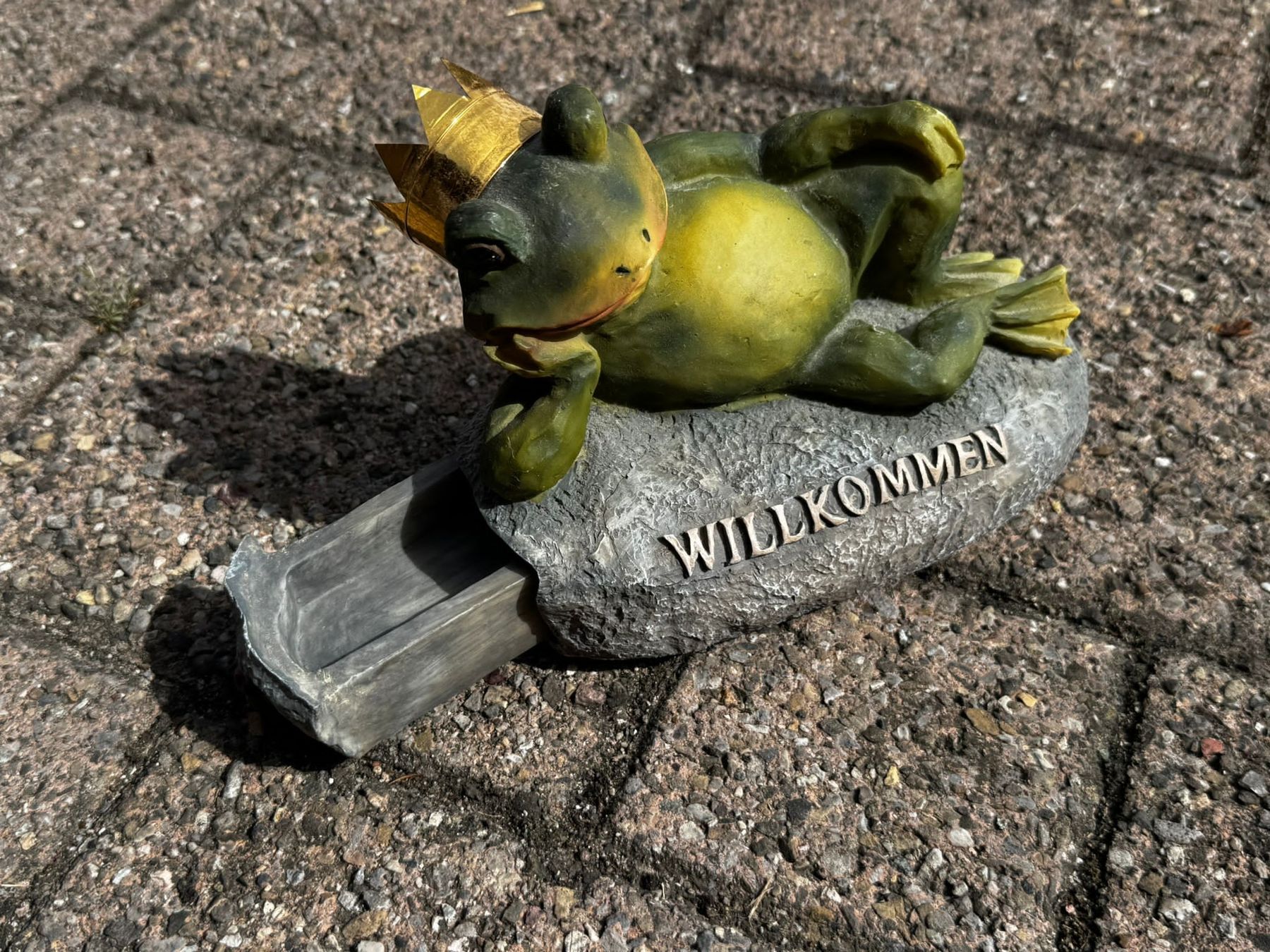 Statuette: Willkommen Froschkönig  – Usato da Egg b. Zürich venduto da Brocki_Insel_Egg 2
