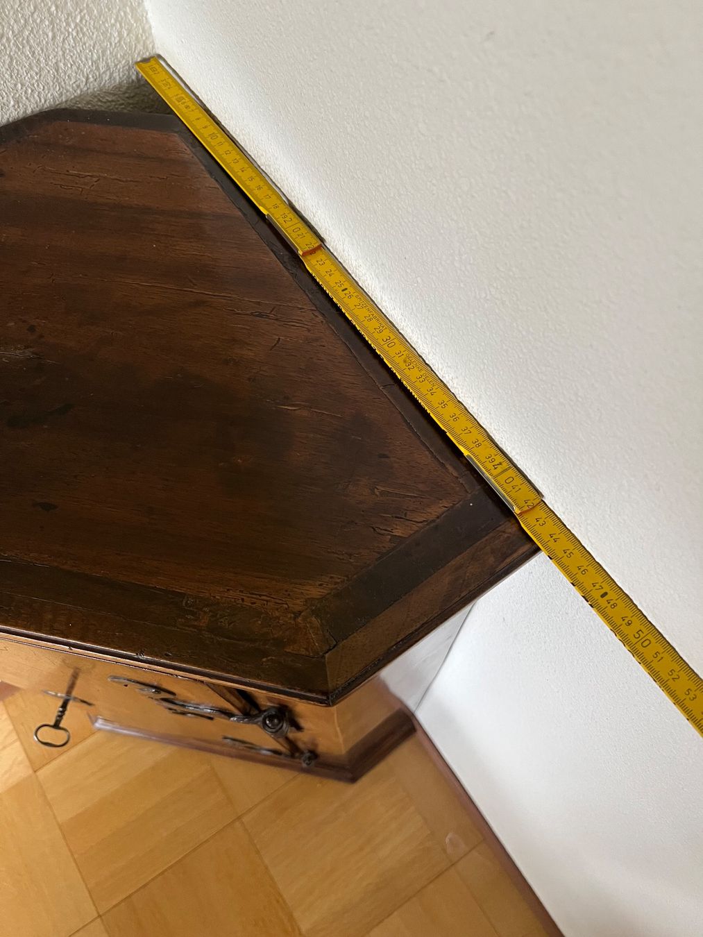 Cassettiere: Antike Eckkommode aus Massivholz – Usato da Sennhof venduto da Johnbest 6