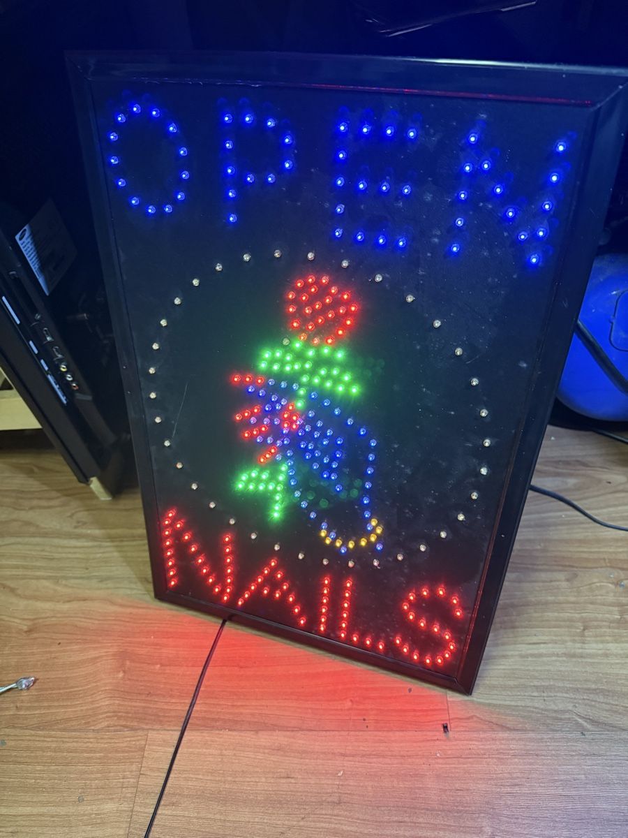 Unghie finte: LED Leuchtreklame "Open Nails", neuwertig und hell! – Usato da Birsfelden venduto da mah_6yvz 3