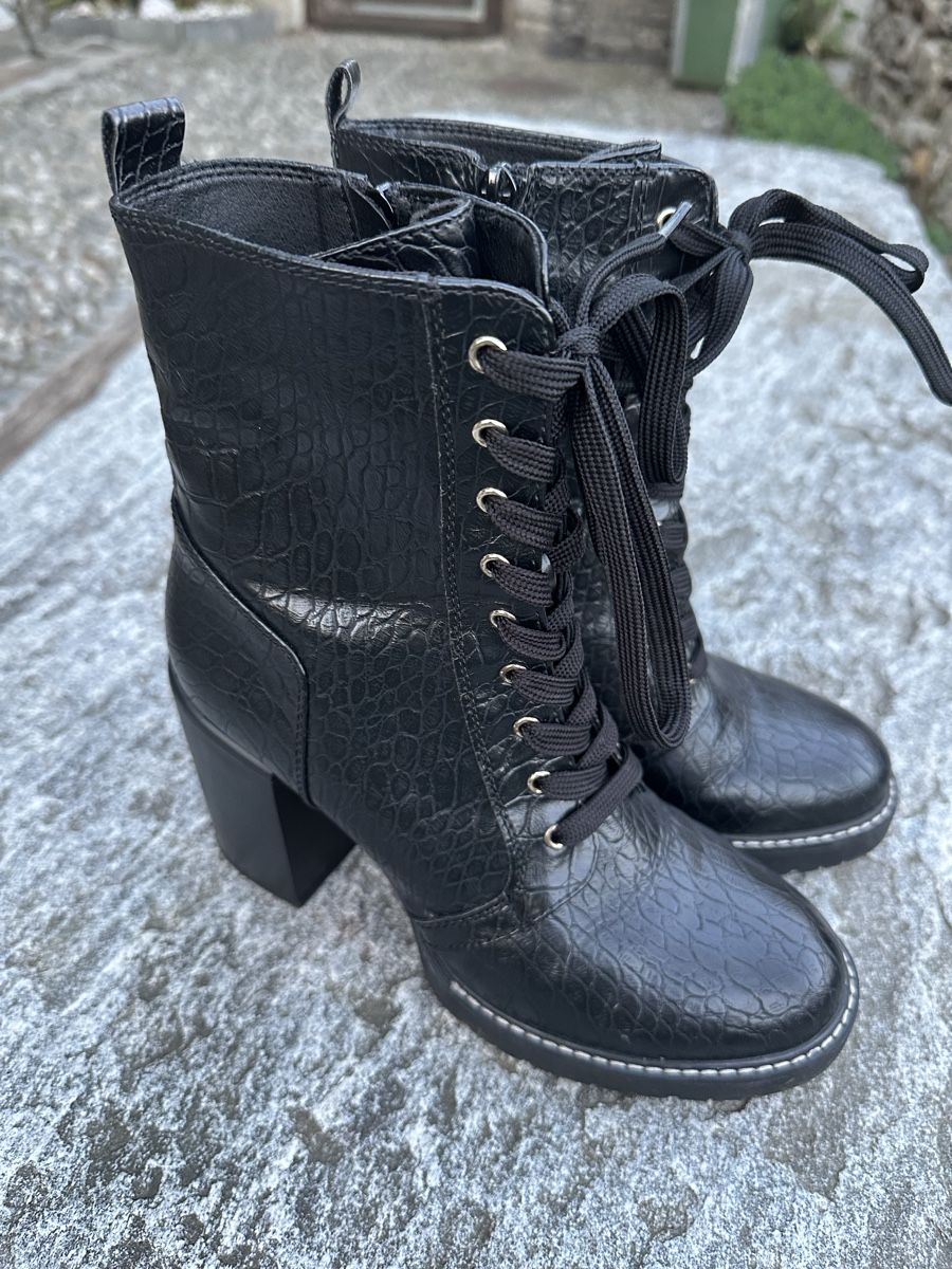Scarpe da donna: Stivaletti 38 – Usato da Lostallo venduto da Essebii 1