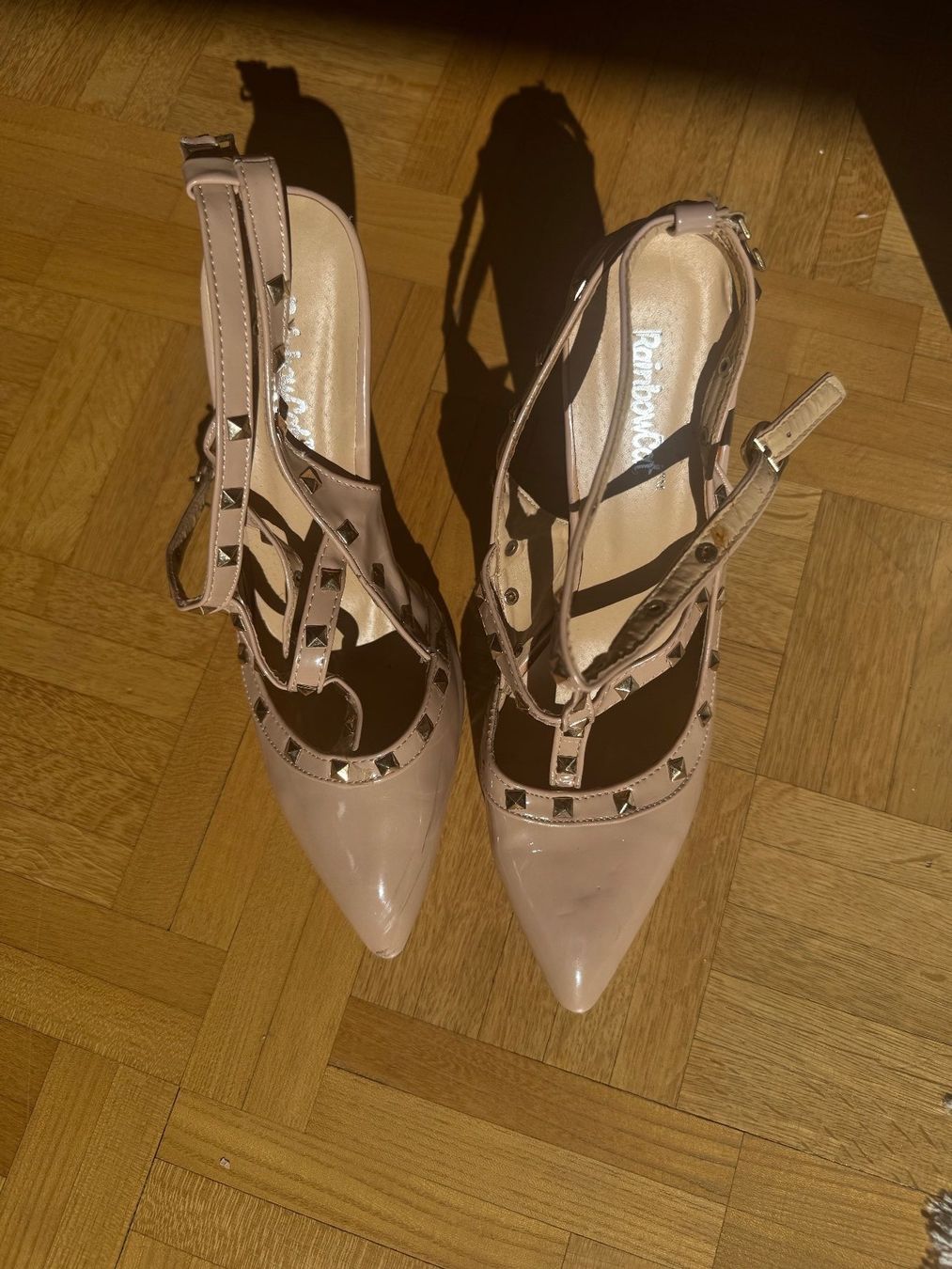 Scarpe da donna: Talons beiges cloutés – Usato da Montreux venduto da Izapechee 2