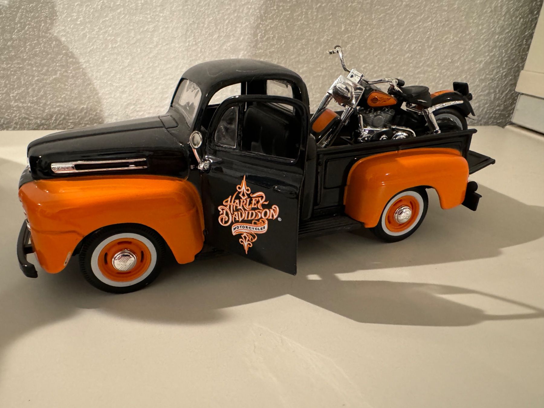 Kit di modellismo & Modellini statici: HARLEY DAVIDSON Modell - Pickup & Motorrad – Nuovo (secondo la descrizione) da Gurmels venduto da topsommer 1