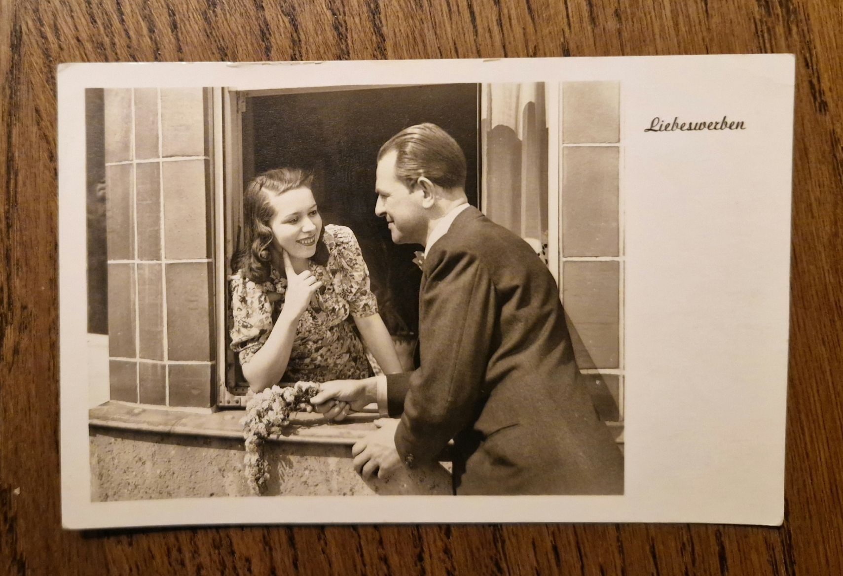 Cartoline postali: Liebeswerben, Paar am Fenster, Feldpost – Usato da Ebikon venduto da Donar50
