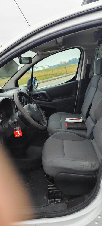 SCHÖNER MONTEUR LIEFERWAGEN CITROEN BERLINGO MIT WENIG KM. 6