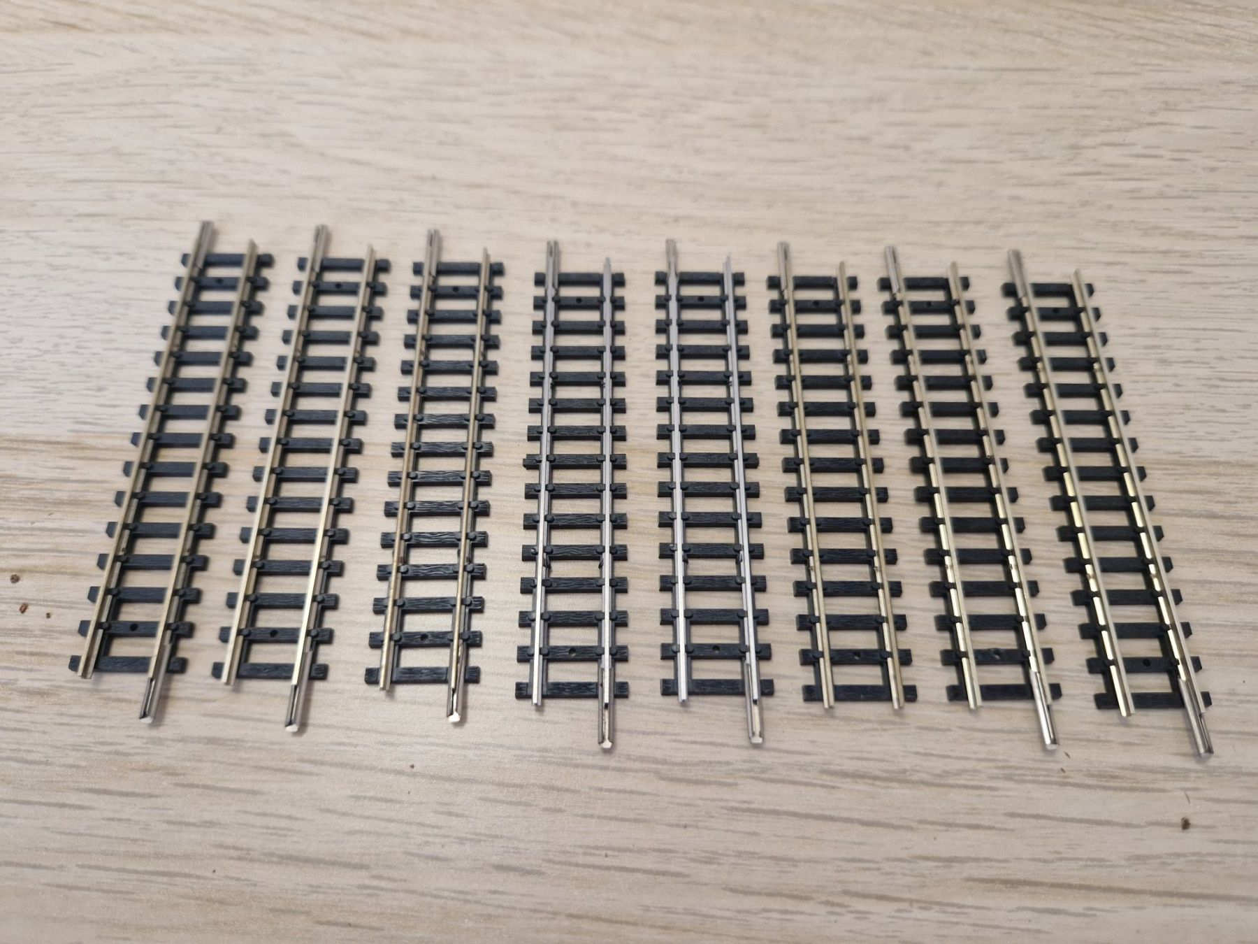 Trix Modellini di ferrovie: Minitrix 8 x 4905 gerades gleis N – Usato da St-Aubin-Sauges venduto da tantome
