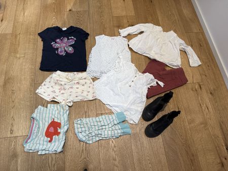 Lot fille 104/110 avec chaussures 27