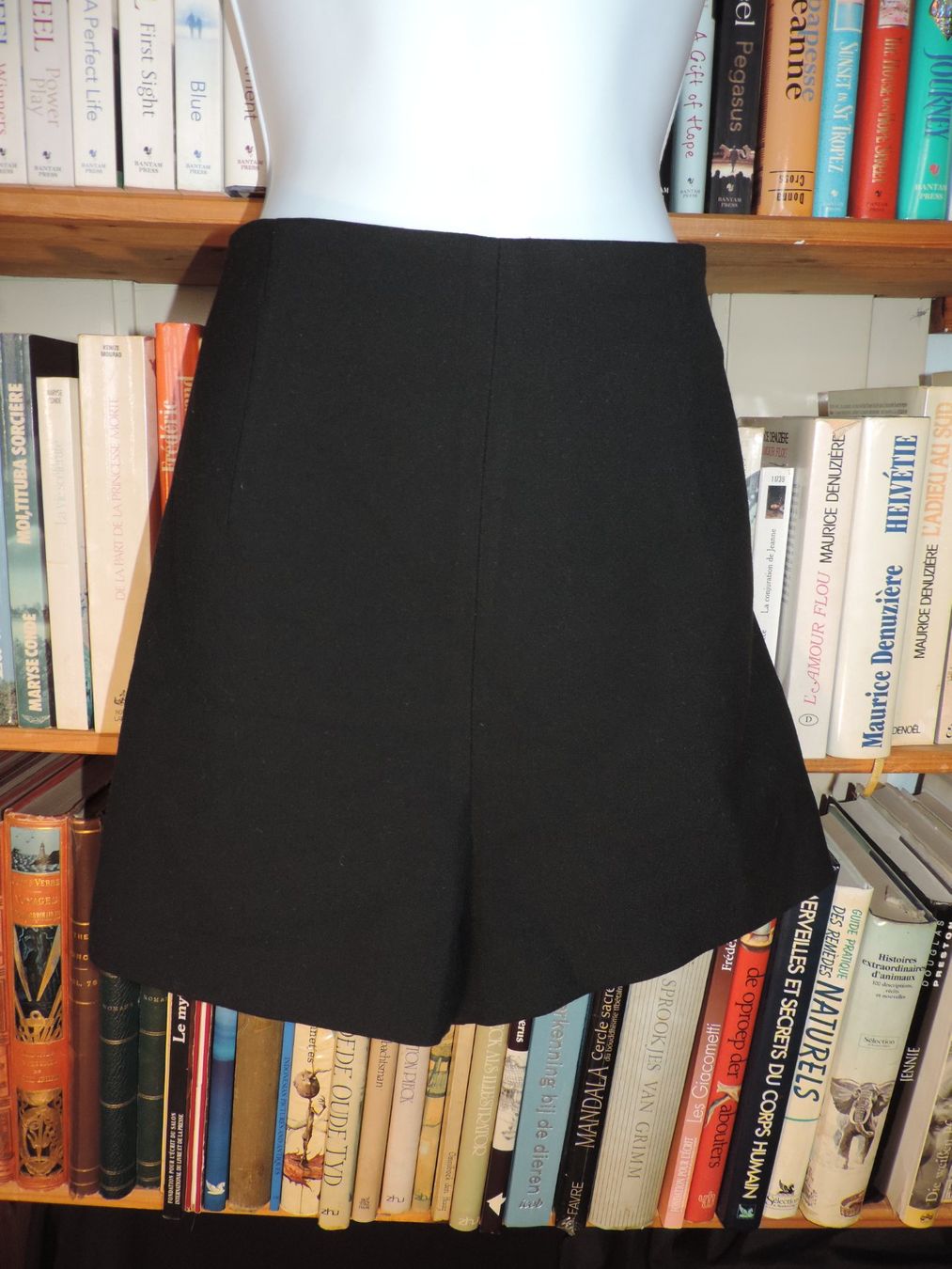 Zara Pantaloni: short noir souple – Usato da Genève venduto da Axelle333 7