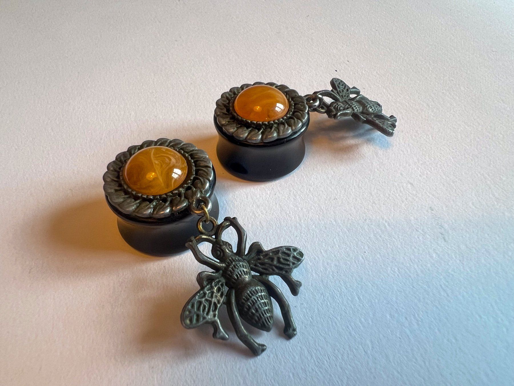 Gioielli per piercing: Plug mit Bienen-Anhänger 20mm – Usato da Winterthur venduto da Ael_ 3