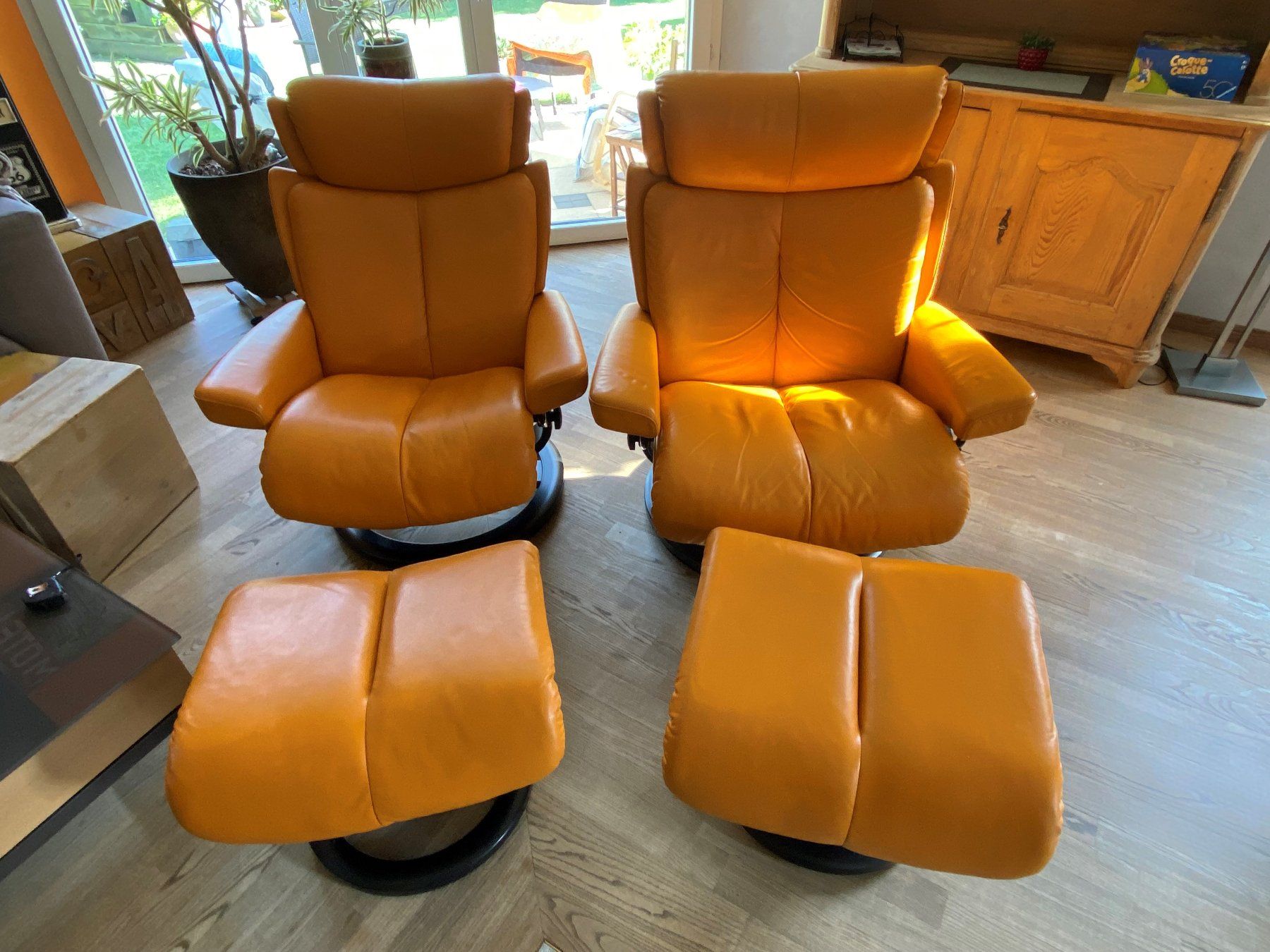 Stressless Fauteuils: 2 Fauteuils stressless magic avec repose-pieds. – D'occasion à Cugy FR par
