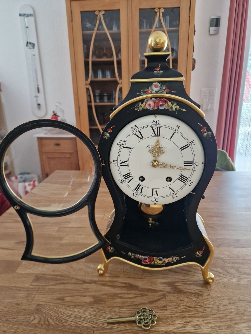 Stand- & Wanduhren: Wanduhr La Chatelaine schwarz mit Blumen – Gebraucht aus Münsingen von Geeskile 1