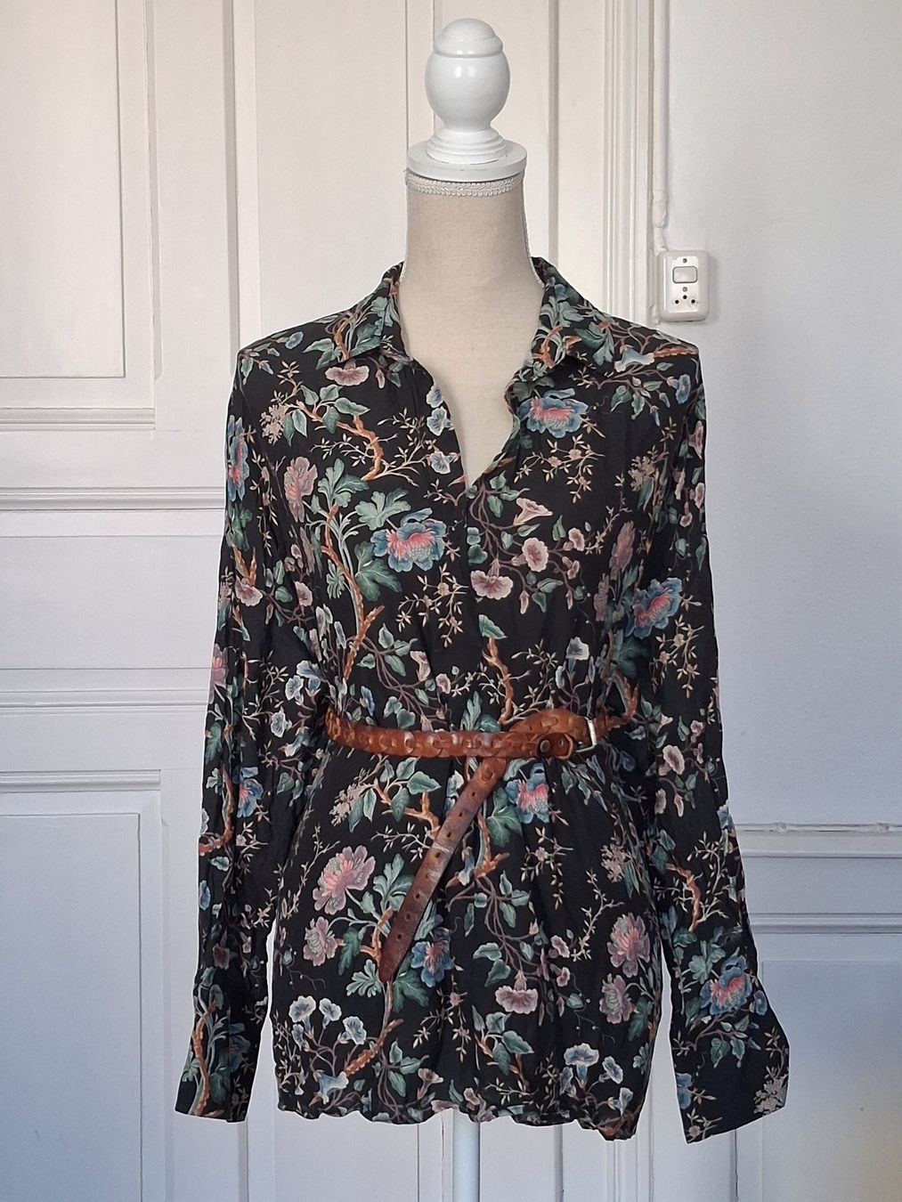 Zara Tuniques: Tunika Bluse Blumen Zara Gr. L – D'occasion à Ried-Brig par Zzyzx