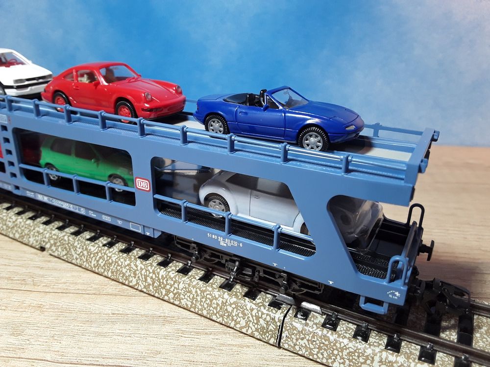 Märklin HO Autotransportwagen mit 8 Wiking Autos Nr. 4233 (Neu und