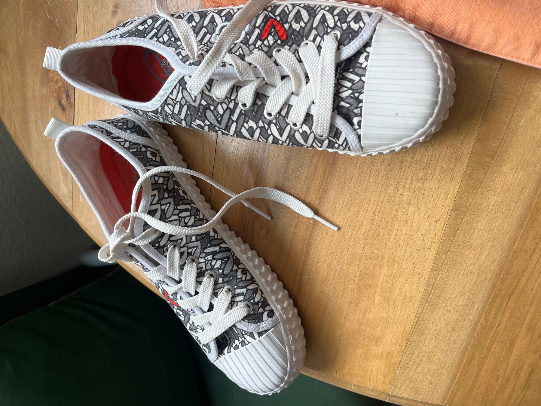 Skechers Scarpe da donna: Skechers Schwarz-Weiss – Usato da Zürich venduto da pizzobeatrice 3