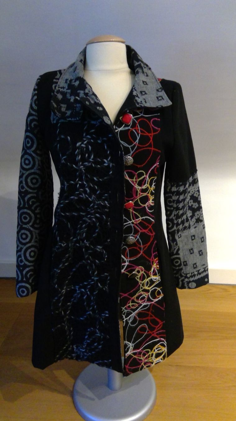 Cappotti: Damen Mantel gemustert schwarz bunt – Usato da Basel venduto da Merlin97 1