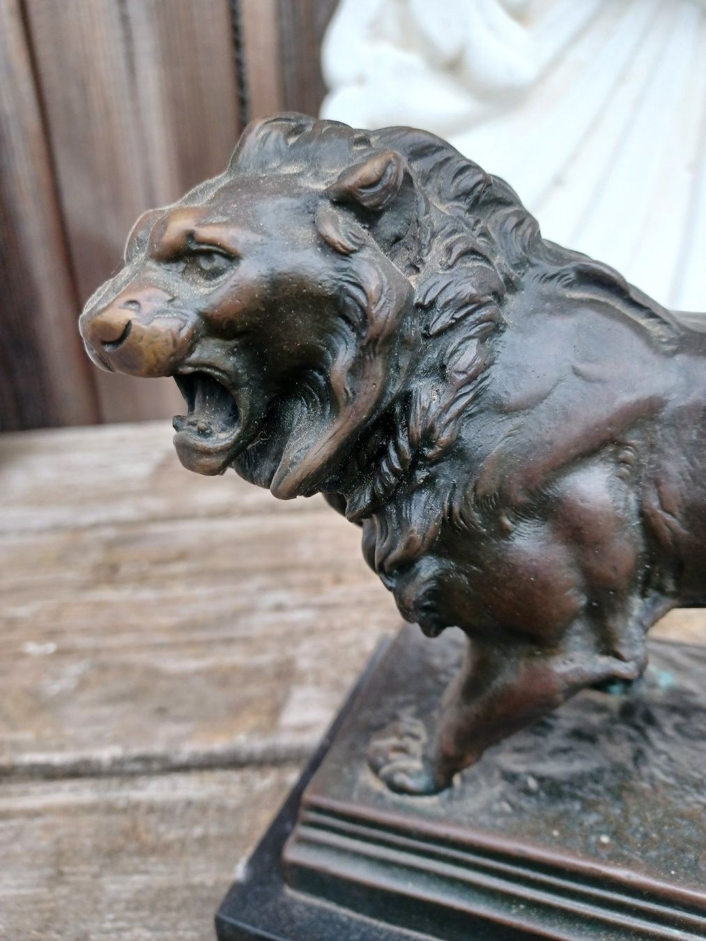 Figuren: Bronze Löwe auf Marmorsockel – Gebraucht aus Wangen a.Aare von Schneckenparadies 1