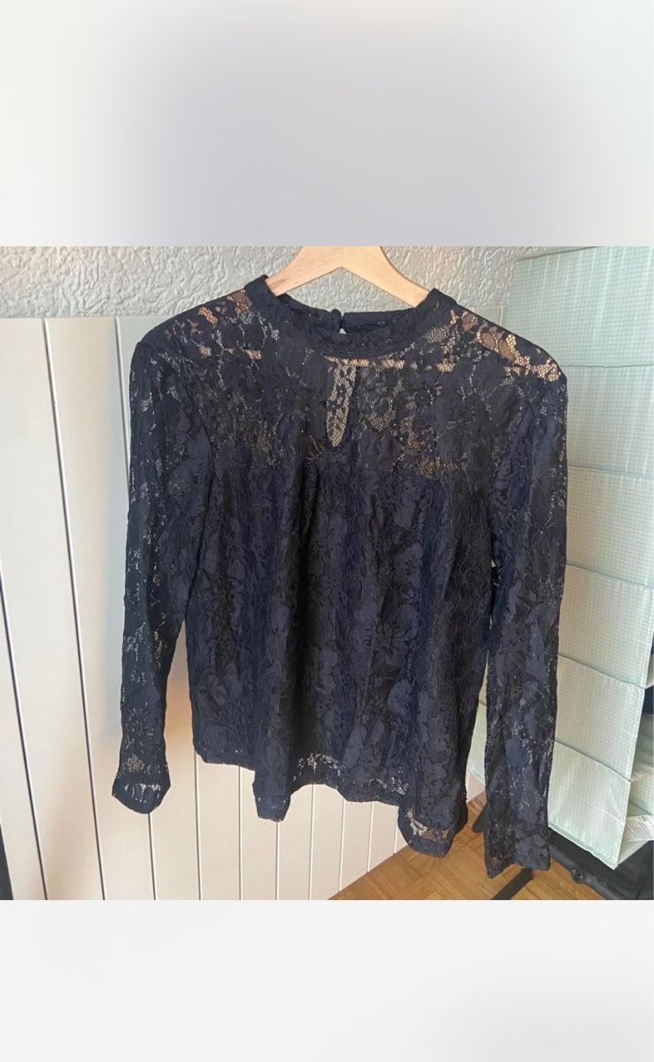 Vero Moda Blusen: Schwarze Spitzenbluse von Vero Moda, Grösse 40 – Gebraucht aus Bern von rah_fpy5