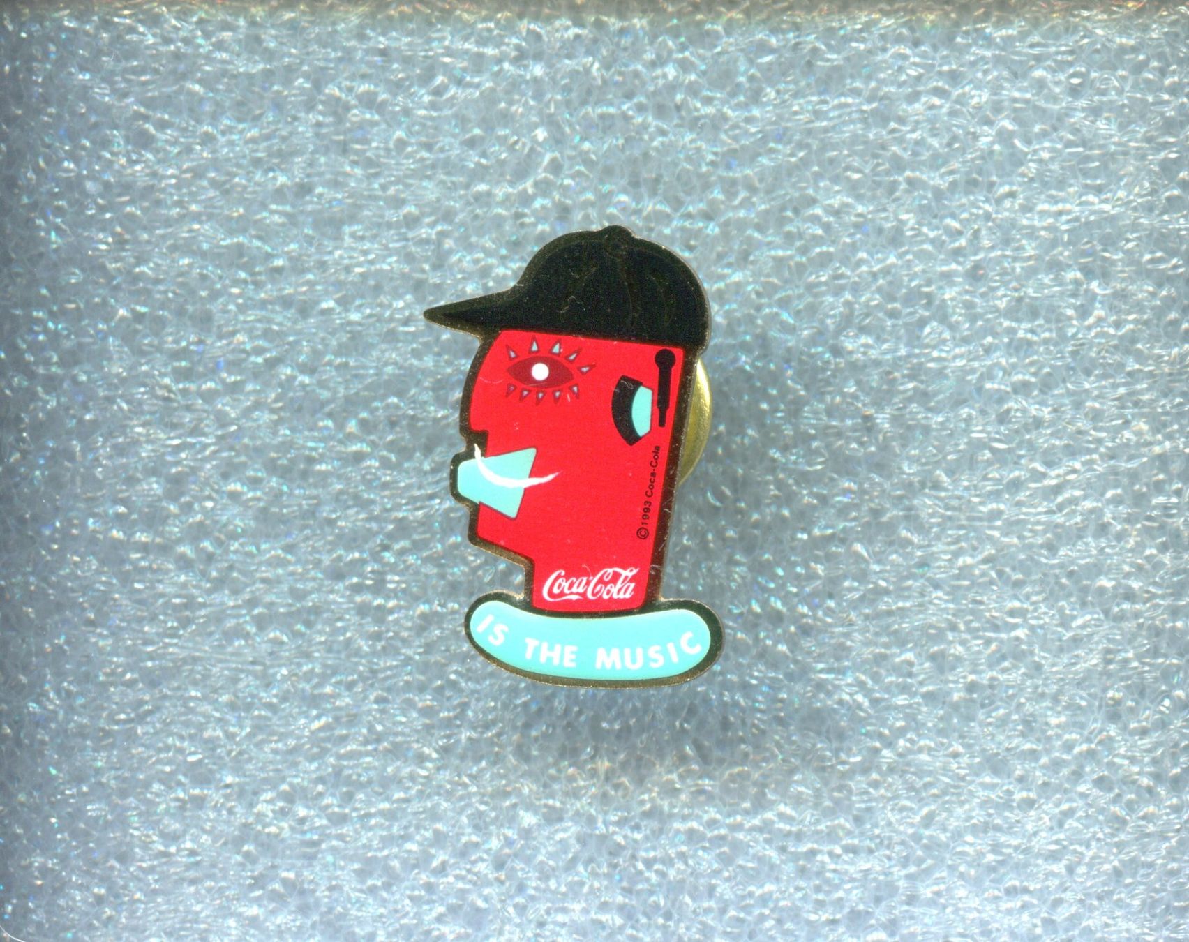 Coca-Cola Placchette & Badge: Coca Cola  IS THE MUSIC – Usato da Winterthur venduto da Sammleroase