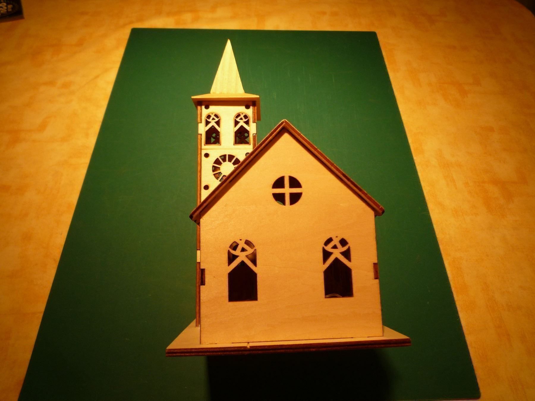 Articoli in legno: Kirche aus Sperrholz mit Beleuchtung – Usato da Rafz venduto da Sonnenblume305 1