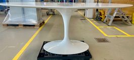 Esstisch weiss oval Tulpenfuss. Knoll Studio - Eero Saarinen