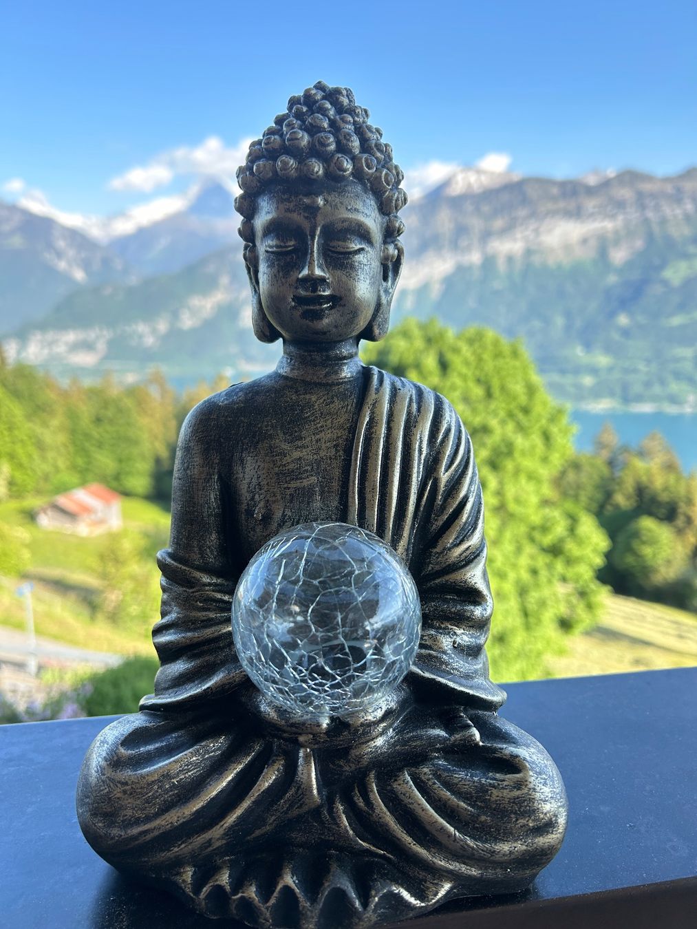 Lampade: Solar Buddha Statue goldenfarbig – Usato da Beatenberg venduto da buy2you 1
