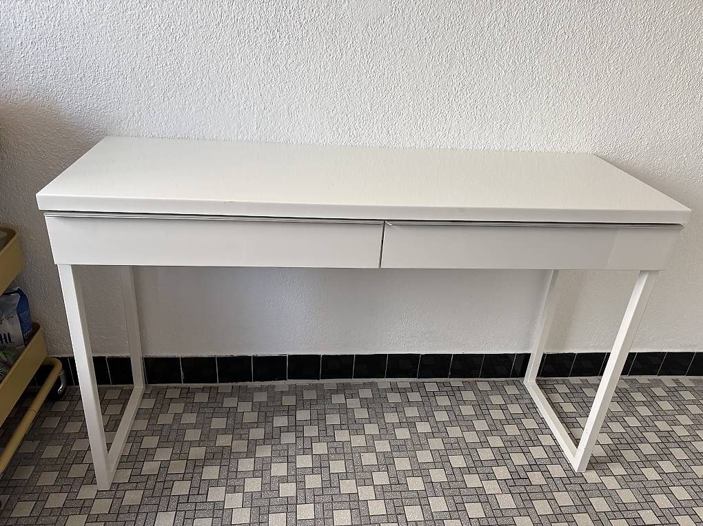 Ikea Coiffeuses: Ikea desk – D'occasion à Zürich par dem_7nxr 2