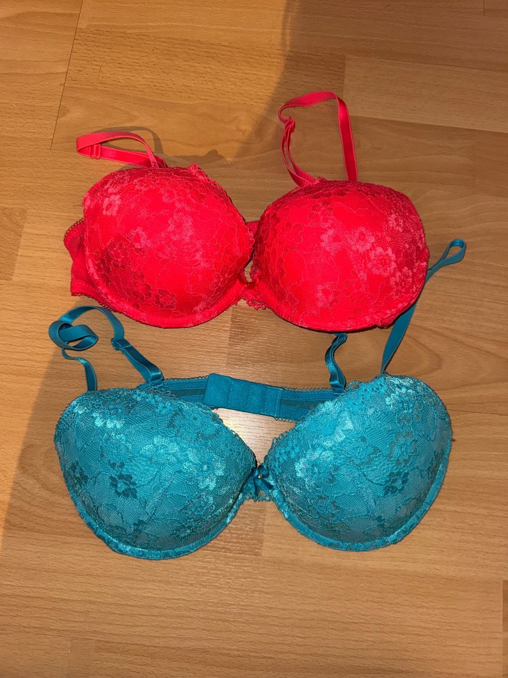 H&M Altra biancheria intima: 2 schöne BH 75B – Usato da Grosswangen venduto da shoes.bags.and.co