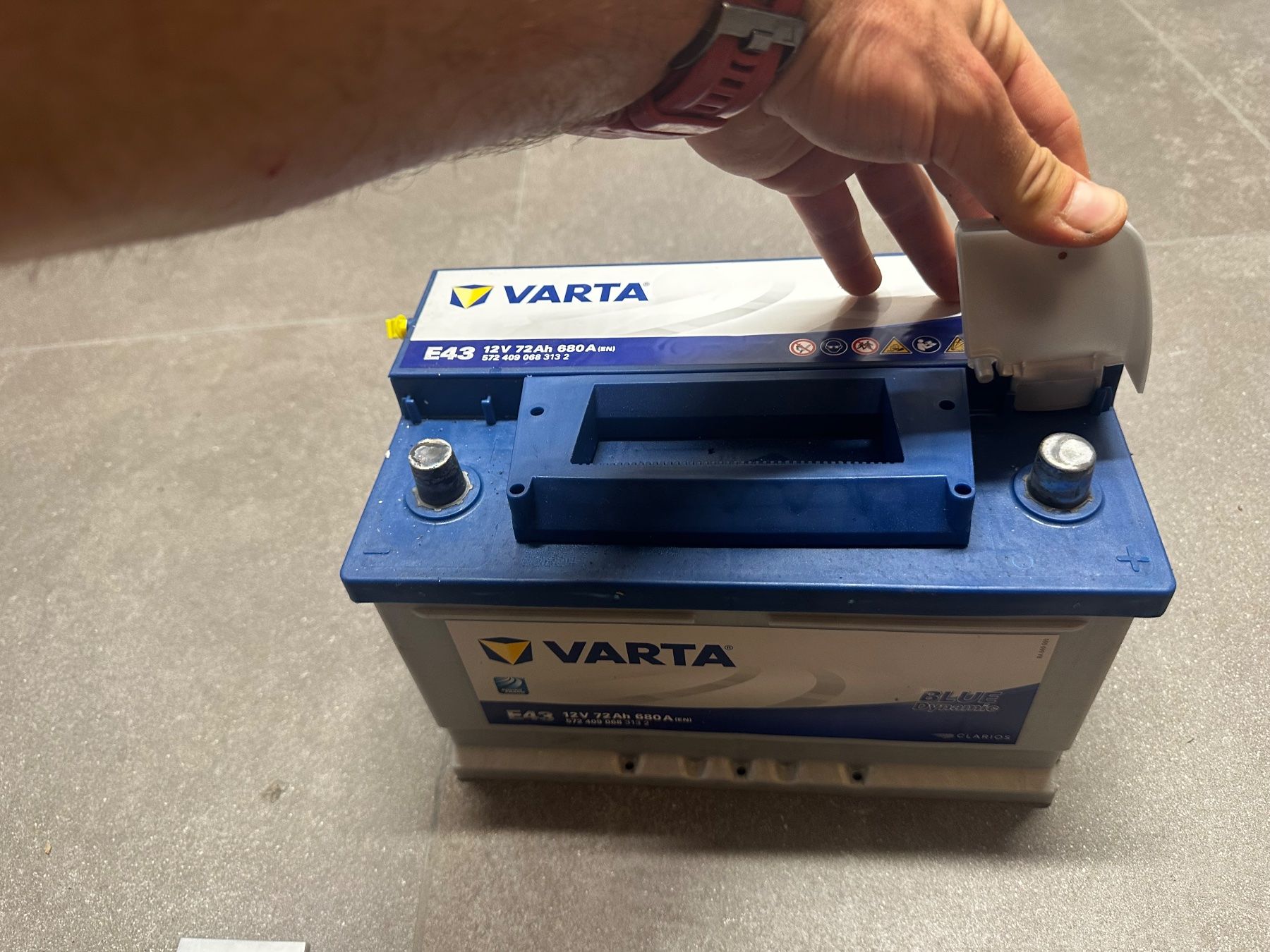 Varta Batterie: Car Battery Varta E43 12v 72Ah 680A – Usato da Buchs SG venduto da Ale_vg 1