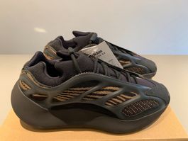 Adidas Yeezy 700 V3 - Clay Brown