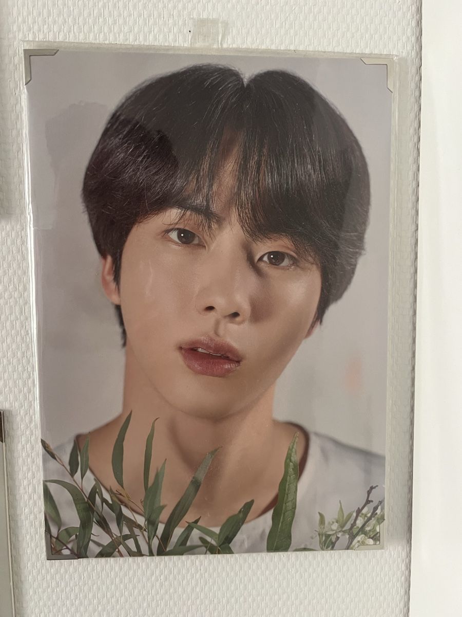 Carte collezionabili: BTS Jin Premium Photo – Nuovo e nell'imballaggio originale da Adliswil venduto da har_d78g