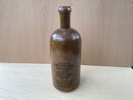 schöne alte Himbeerschnaps-Flasche aus Ton