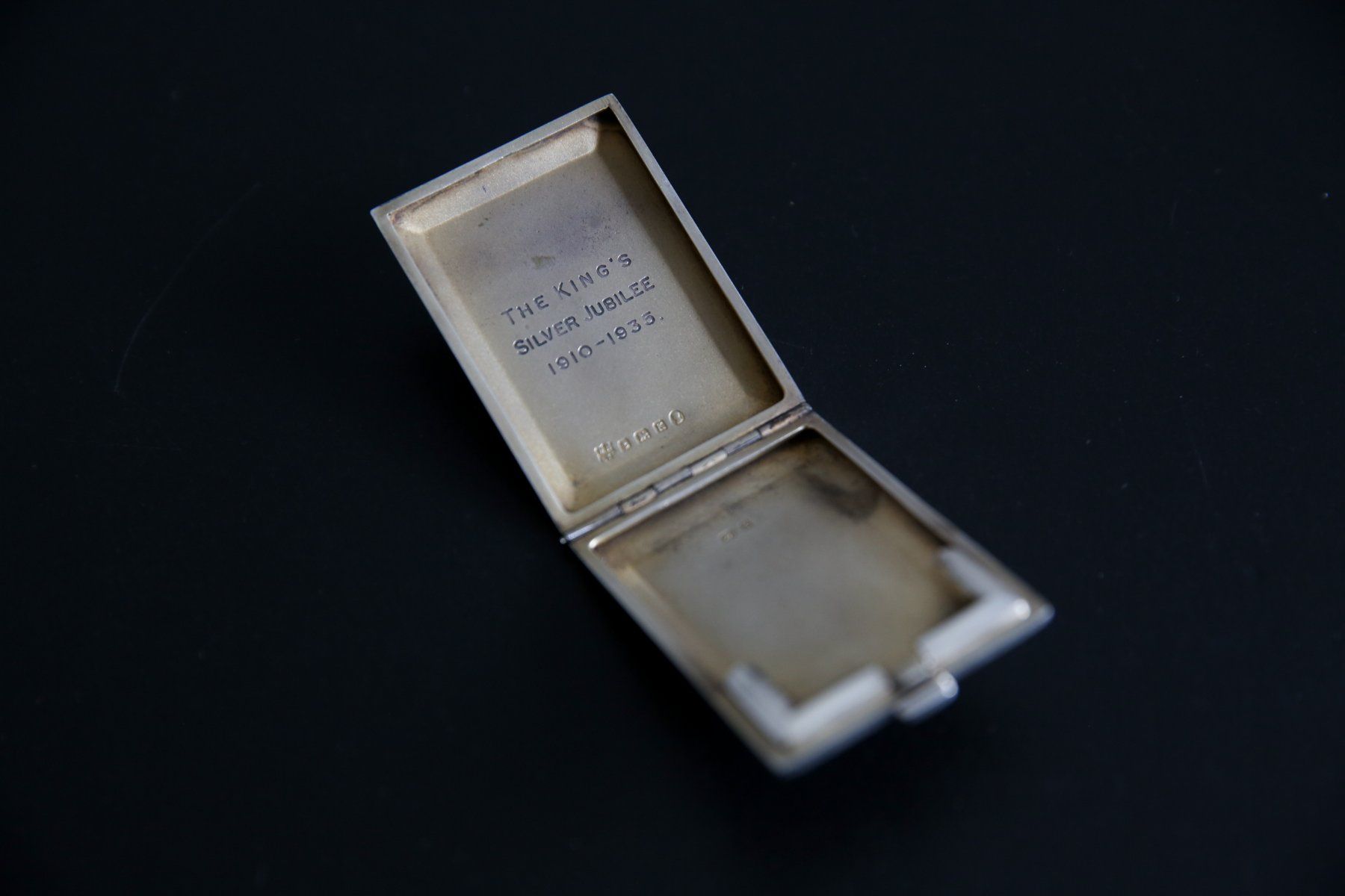 Altri Prodotti per fumatori: vintage silver cigarette case with english hallmarks – Usato da Zürich venduto da considermichael 1