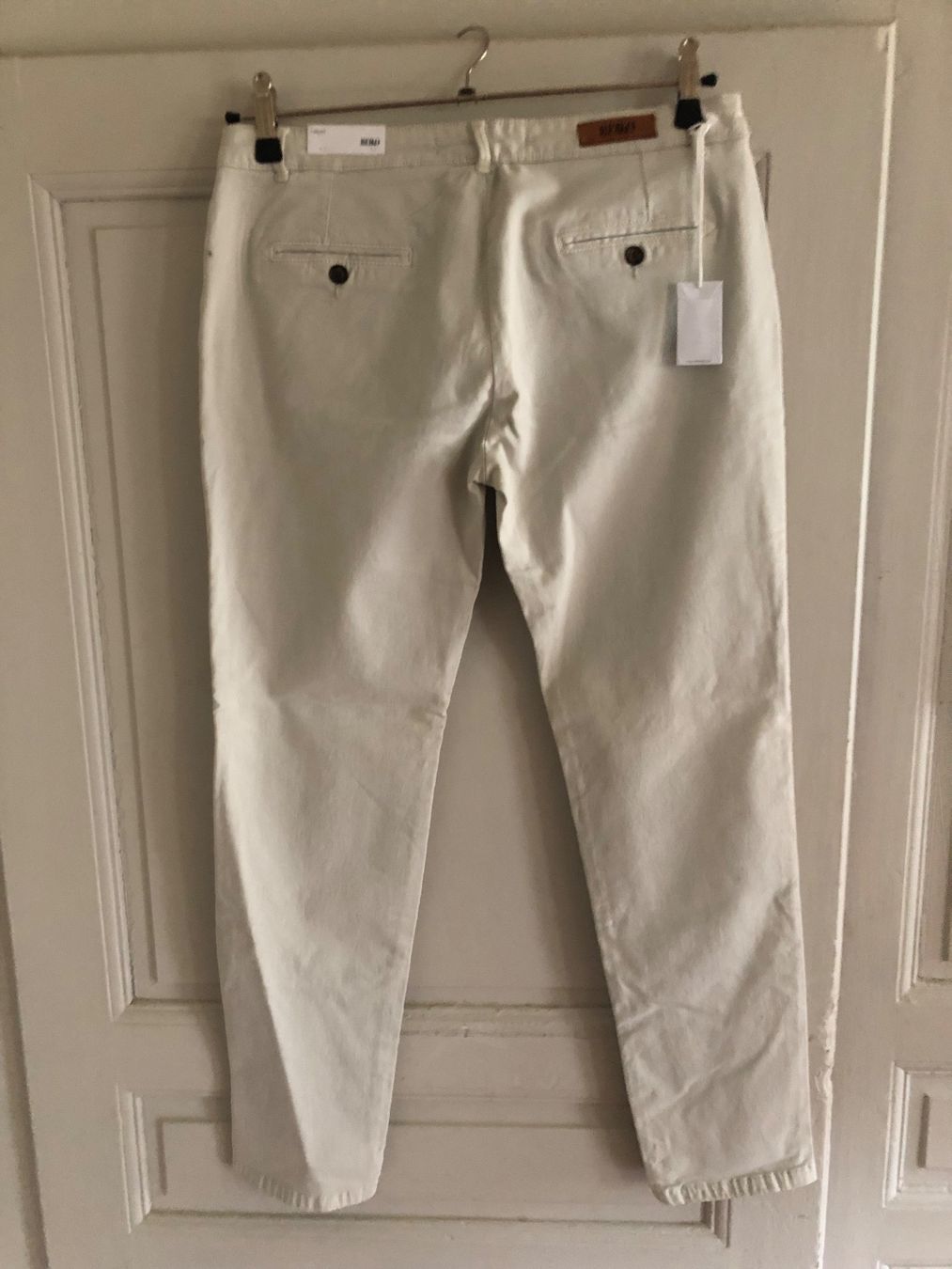 Pantaloni: Pantalon Reiko 32 chino – Nuovo e nell'imballaggio originale da Arnex-sur-Orbe venduto da cameleonfringant 2