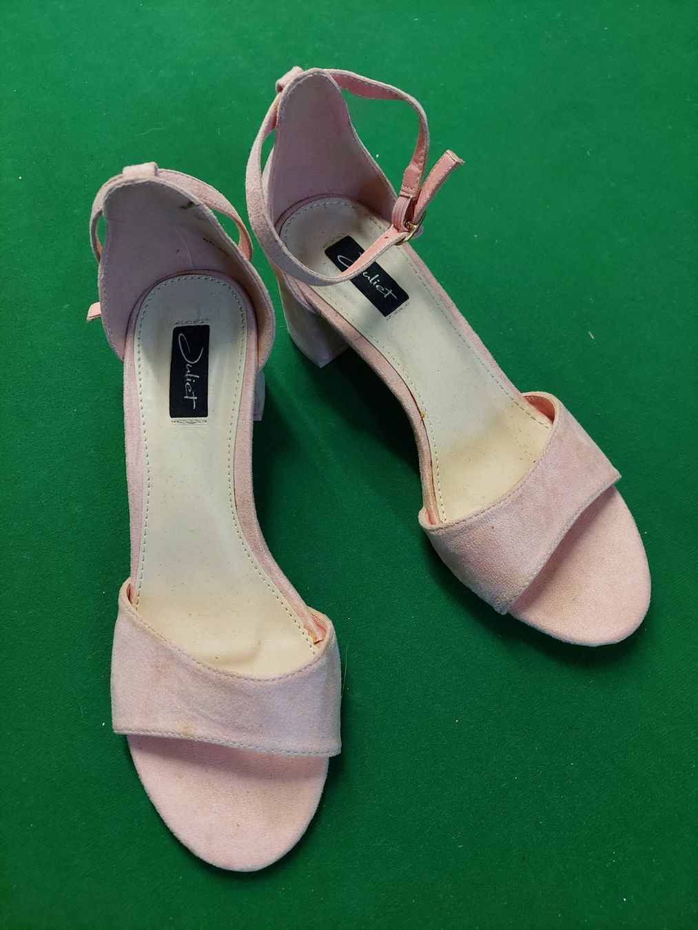 Scarpe da donna: Sandalen Grösse 38 – Usato da Wynau venduto da Meysi